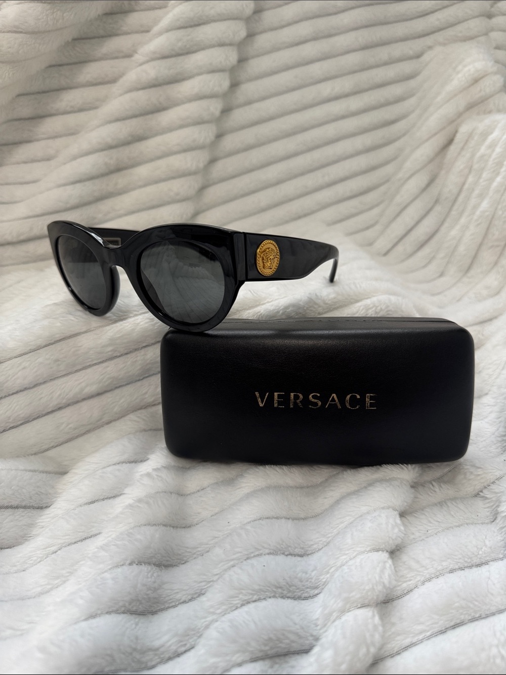 Versace Black Medusa Accent Sunglasses - Men's Grooming Accessory